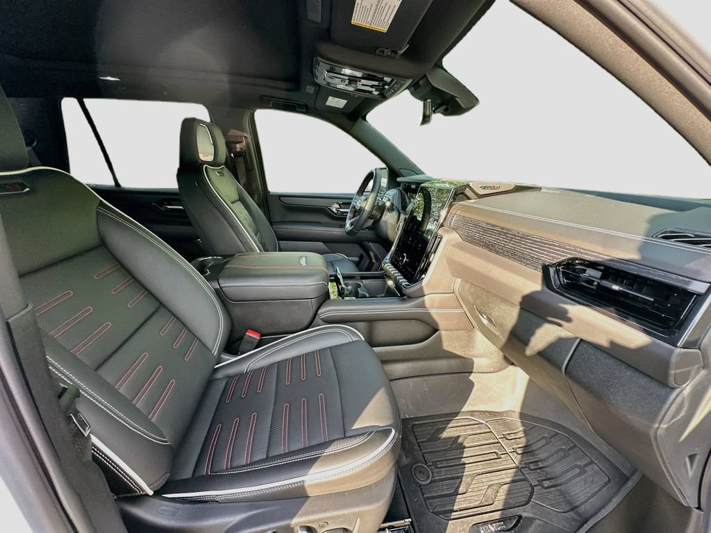 Used 2026 GMC Yukon AT4 Ultimate w/ LPO, Illumination Package AWD/4WD image 32