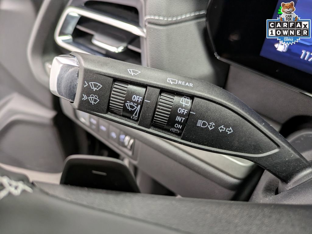 Used 2025 Chevrolet Traverse LT w/ Driver Confidence Package AWD/4WD image 18