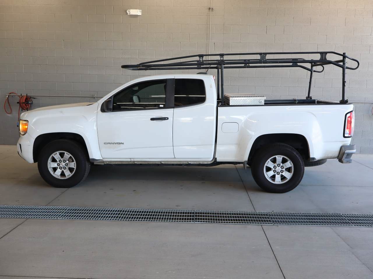 Used 2016 GMC Canyon W/T w/ Convenience Package RWD image 2