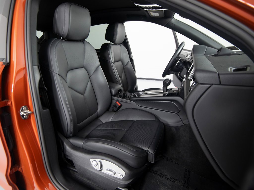 Certified 2025 Porsche Macan image 23