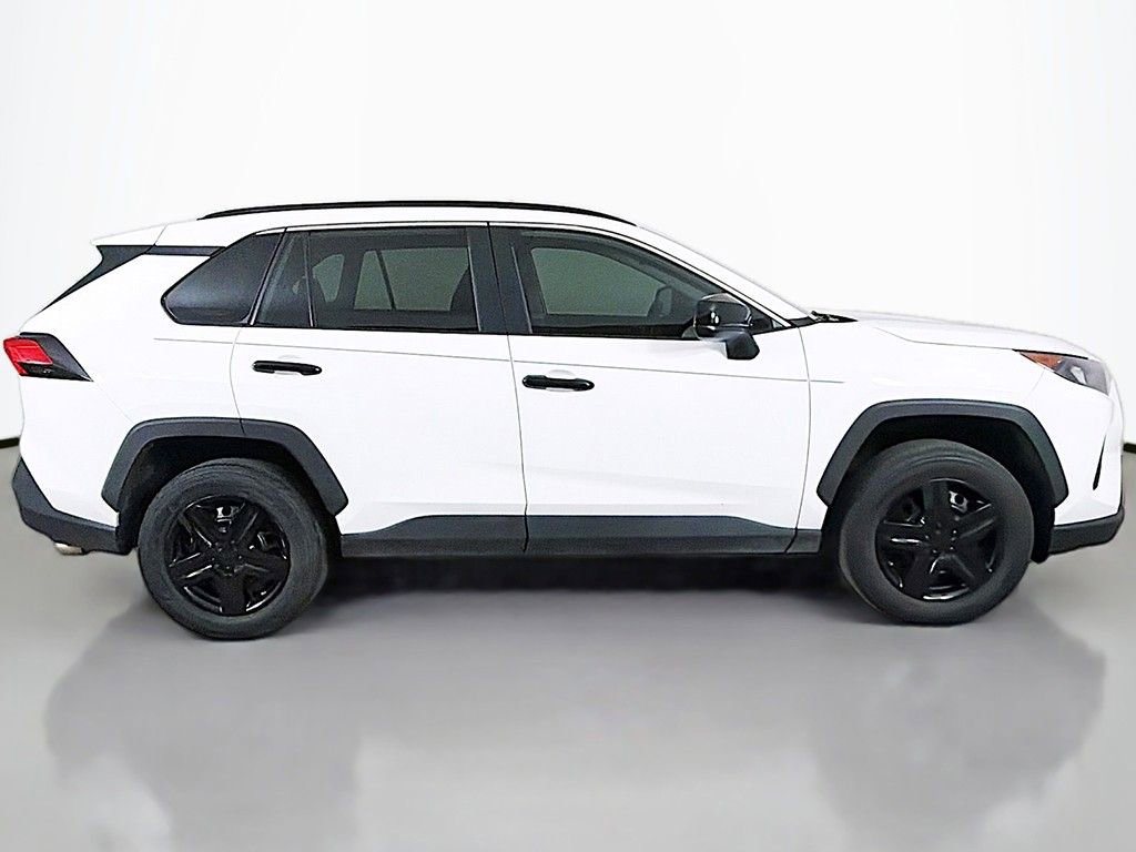 Used 2020 Toyota RAV4 LE image 11