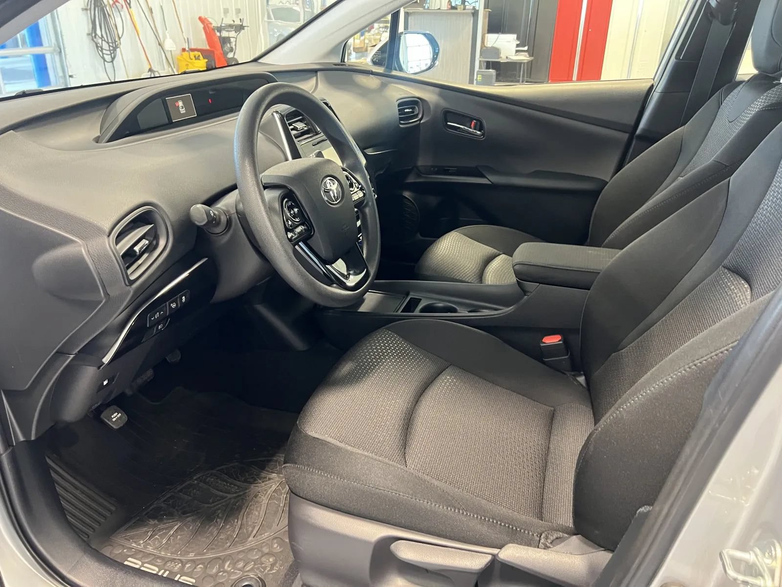 Used 2019 Toyota Prius LE FWD image 9