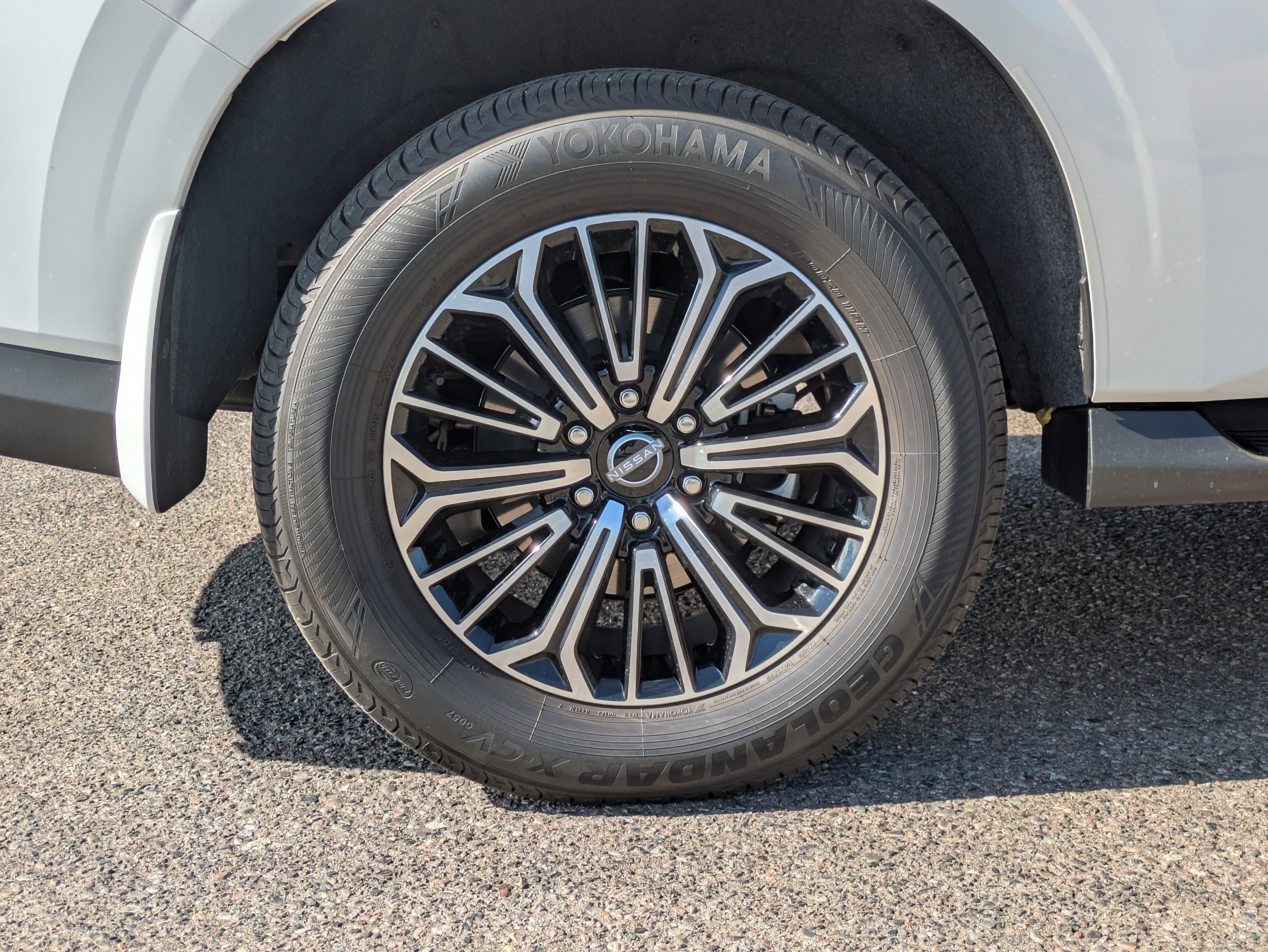 Used 2025 Nissan Armada SL w/ Captain's Chari Seat Package image 9