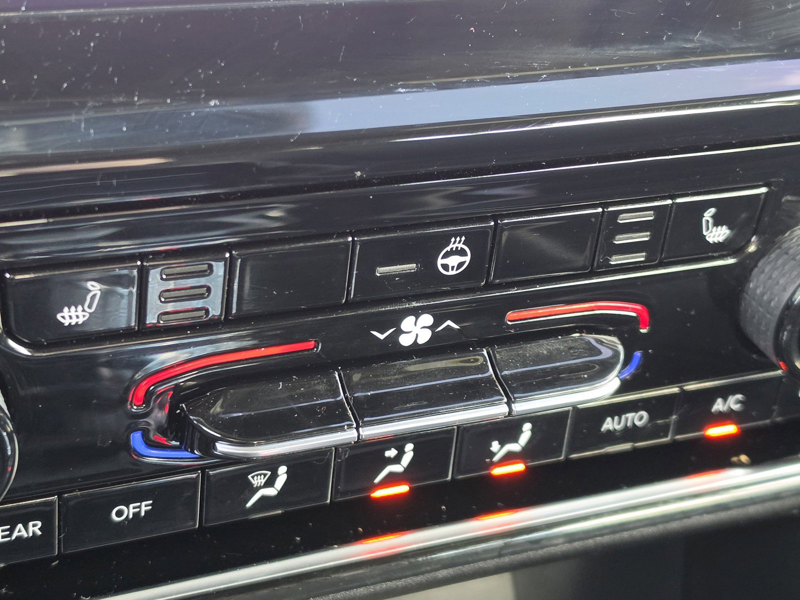 Used 2025 Jeep Grand Cherokee Laredo X w/ Luxury Tech Group I image 27