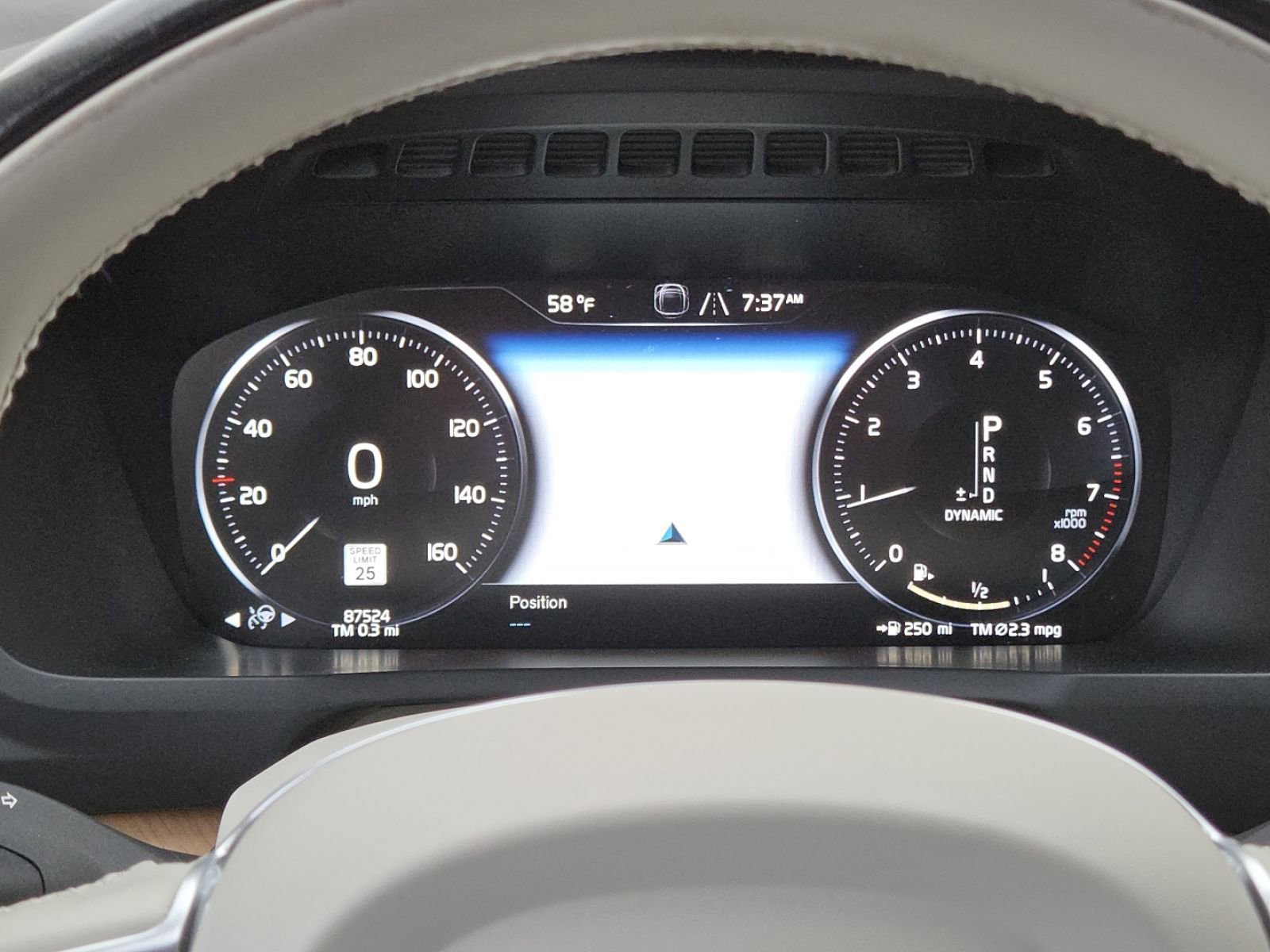 Used 2022 Volvo XC90 T5 Momentum w/ Advanced Package image 32