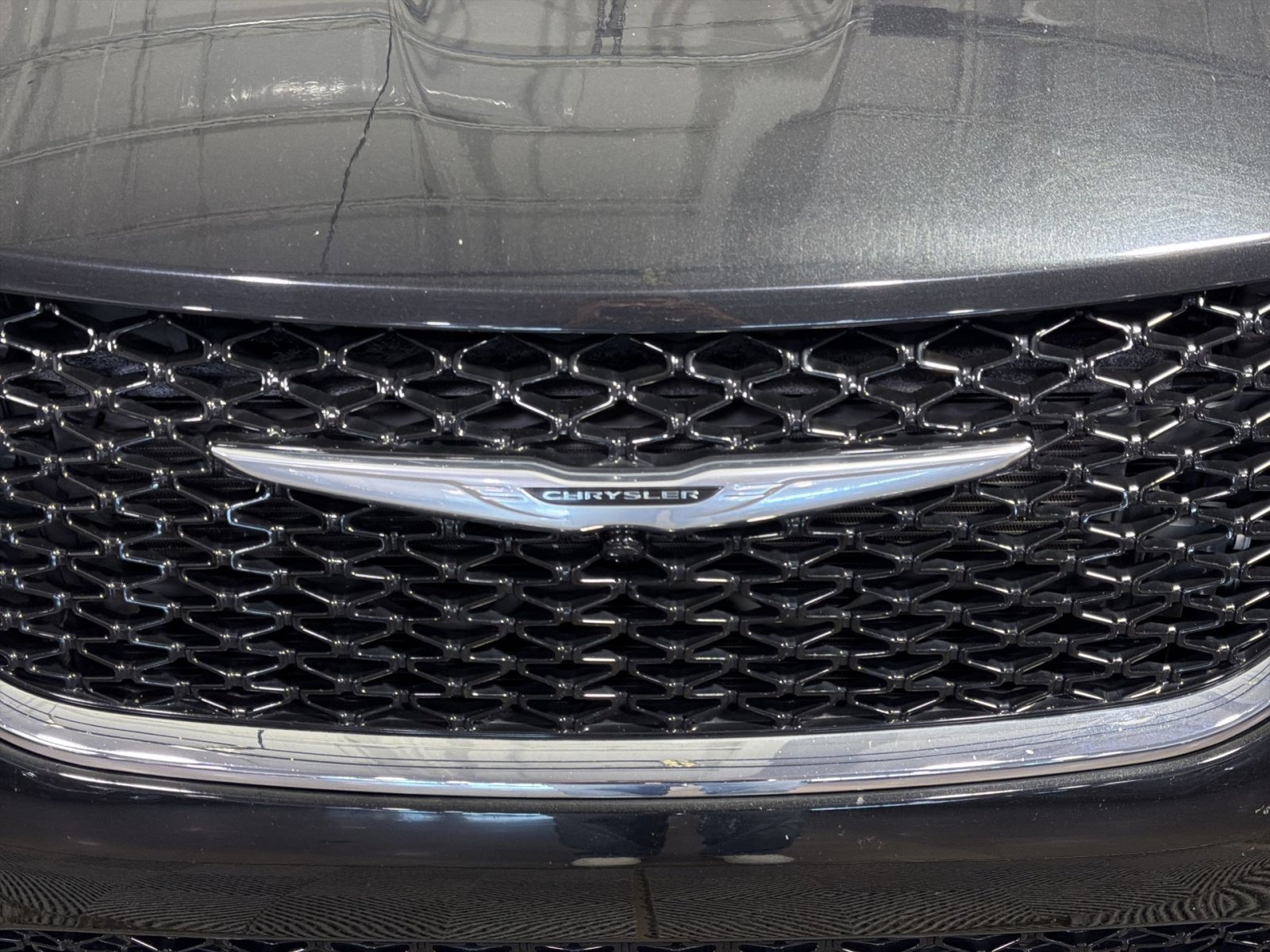 Used 2023 Chrysler Pacifica Touring-L FWD image 12