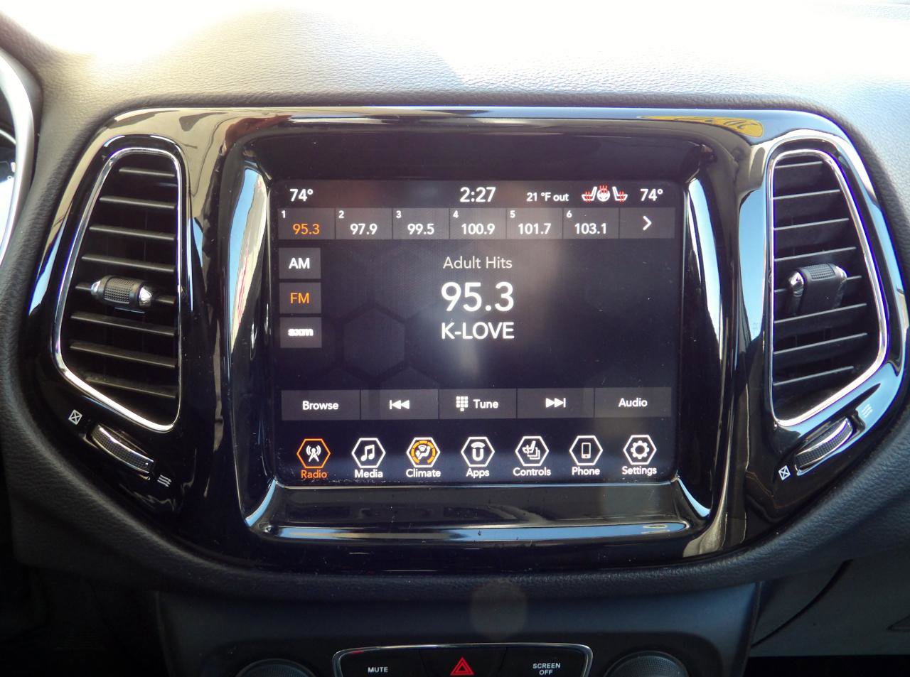 Used 2020 Jeep Compass Limited image 11