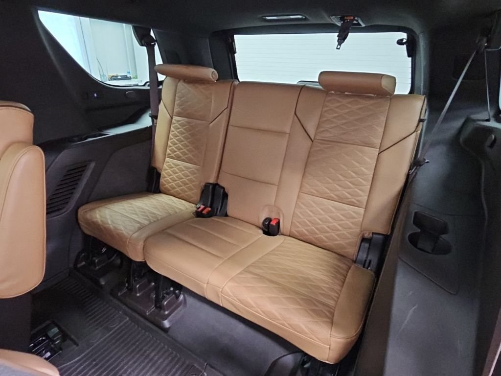 Used 2022 Cadillac Escalade Premium Luxury w/ Performance Package AWD/4WD image 36