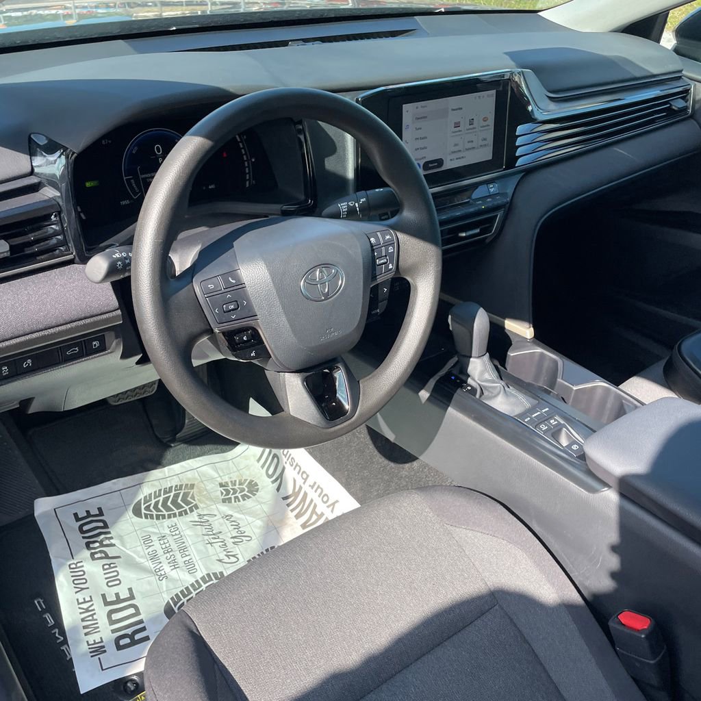 Used 2025 Toyota Camry LE image 14