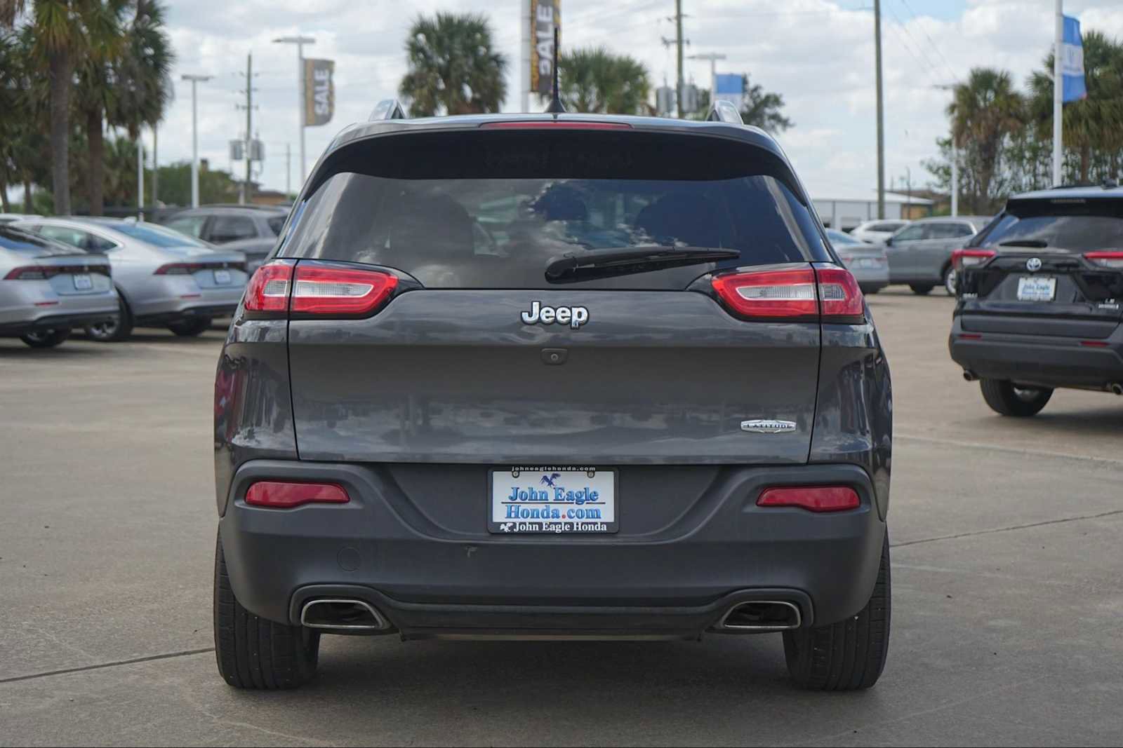 Used 2017 Jeep Cherokee Latitude w/ Comfort & Sound Group FWD image 5