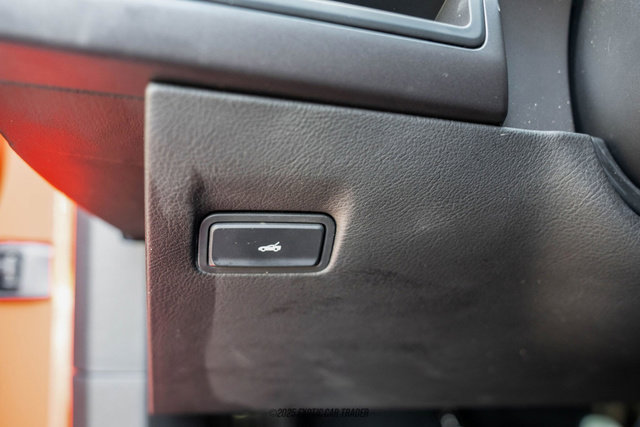 Used 2019 Chevrolet Corvette Stingray Coupe w/ Carbon Flash Badge Package image 55