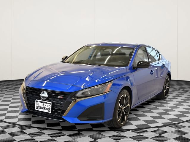 Used 2025 Nissan Altima 2.5 SR FWD image 9