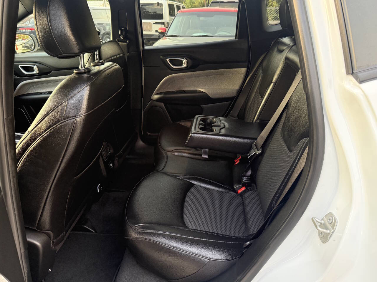 Used 2024 Jeep Compass Latitude image 10