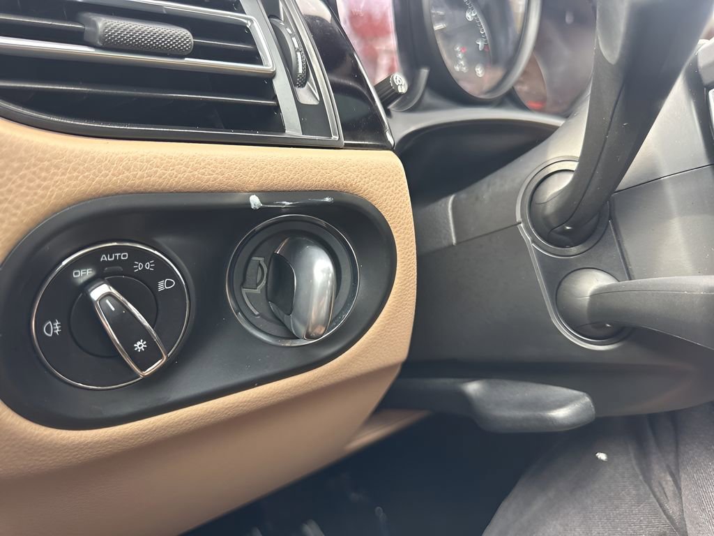 Used 2022 Porsche Macan image 25