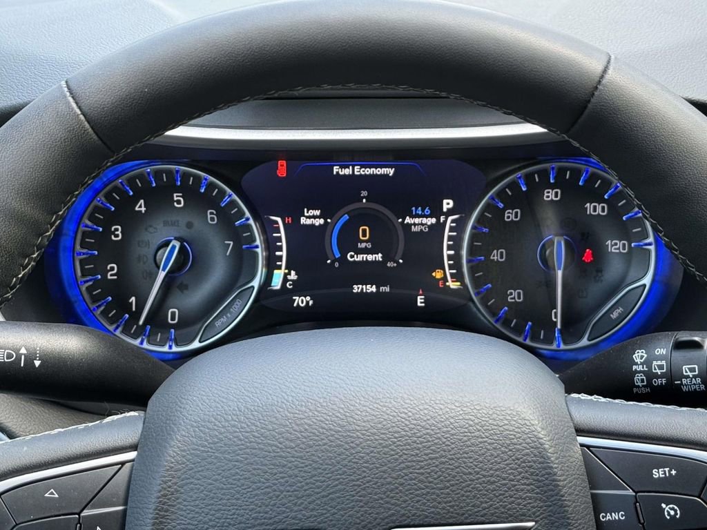 Used 2025 Chrysler Pacifica Select FWD image 18