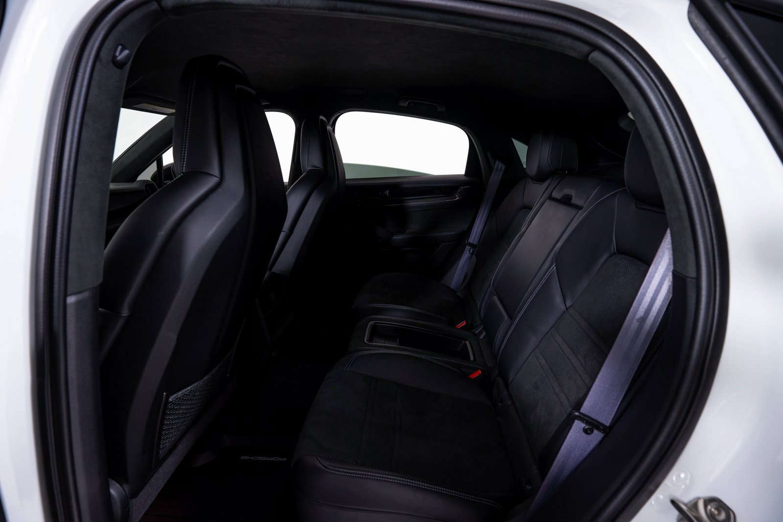 Used 2024 Porsche Cayenne Turbo GT image 18