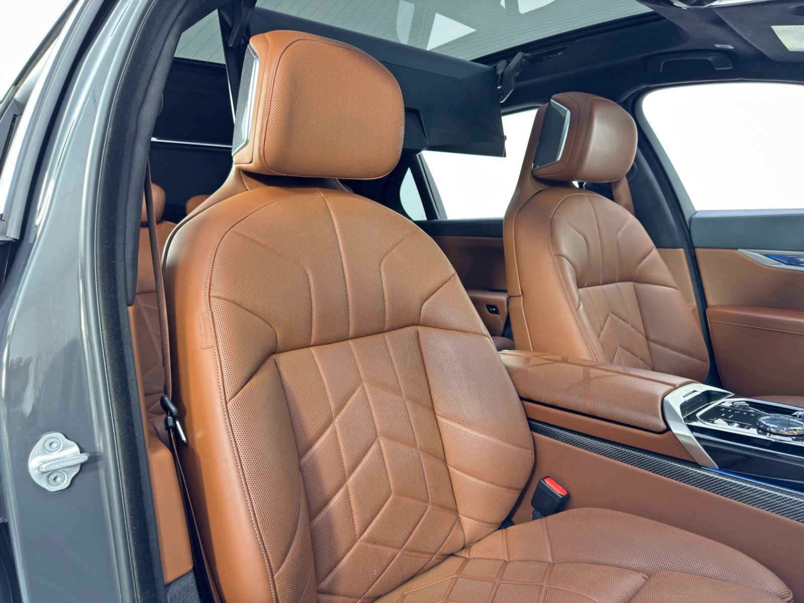 Used 2023 BMW i7 xDrive60 image 48