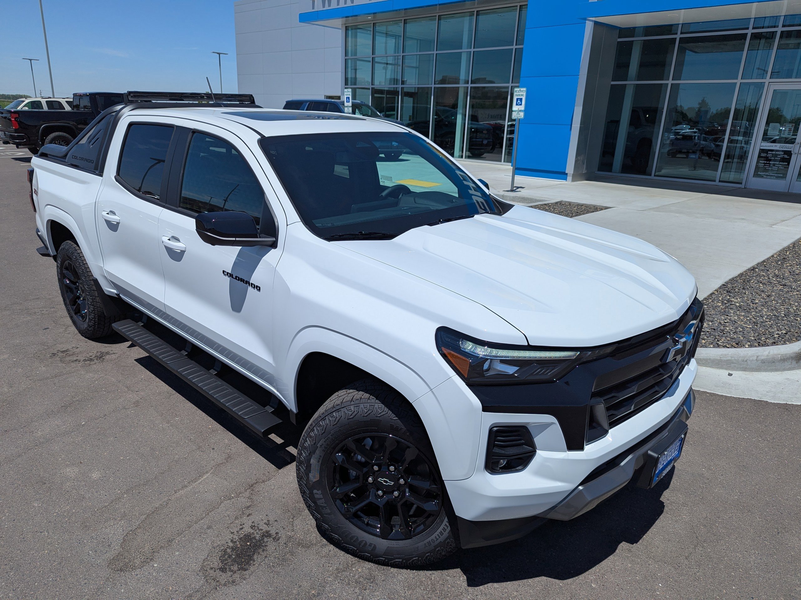 New 2025 Chevrolet Colorado Z71 w/ Midnight Edition image 2