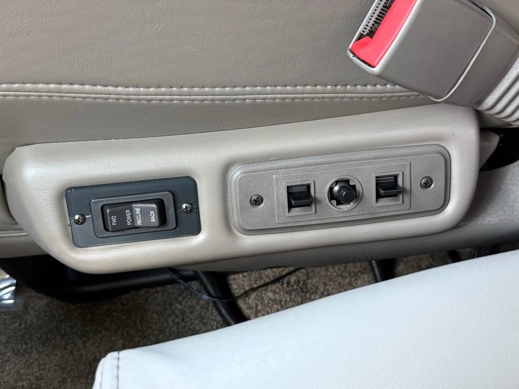 Used 2020 GMC Savana 2500 Explorer Limited SE w/ Enhanced Convenience Package image 26