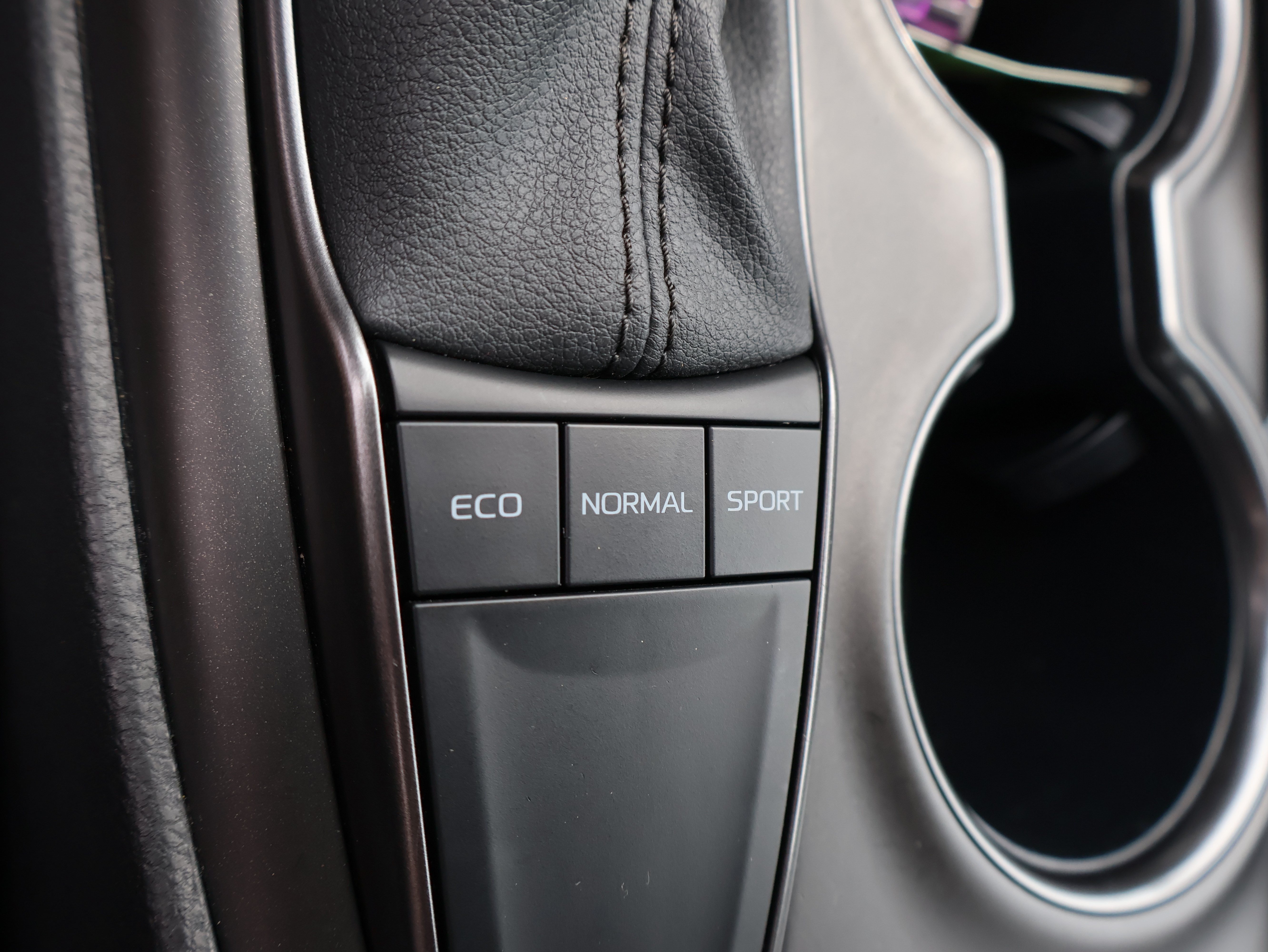 Used 2024 Toyota Camry SE w/ Convenience Package FWD image 26