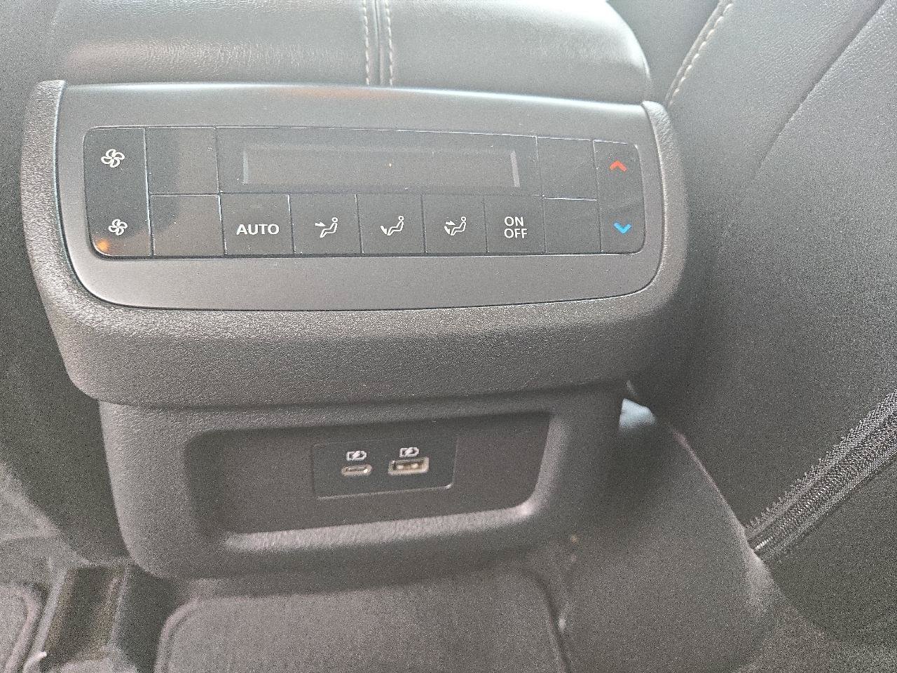 Used 2023 Nissan Pathfinder SL AWD/4WD image 12