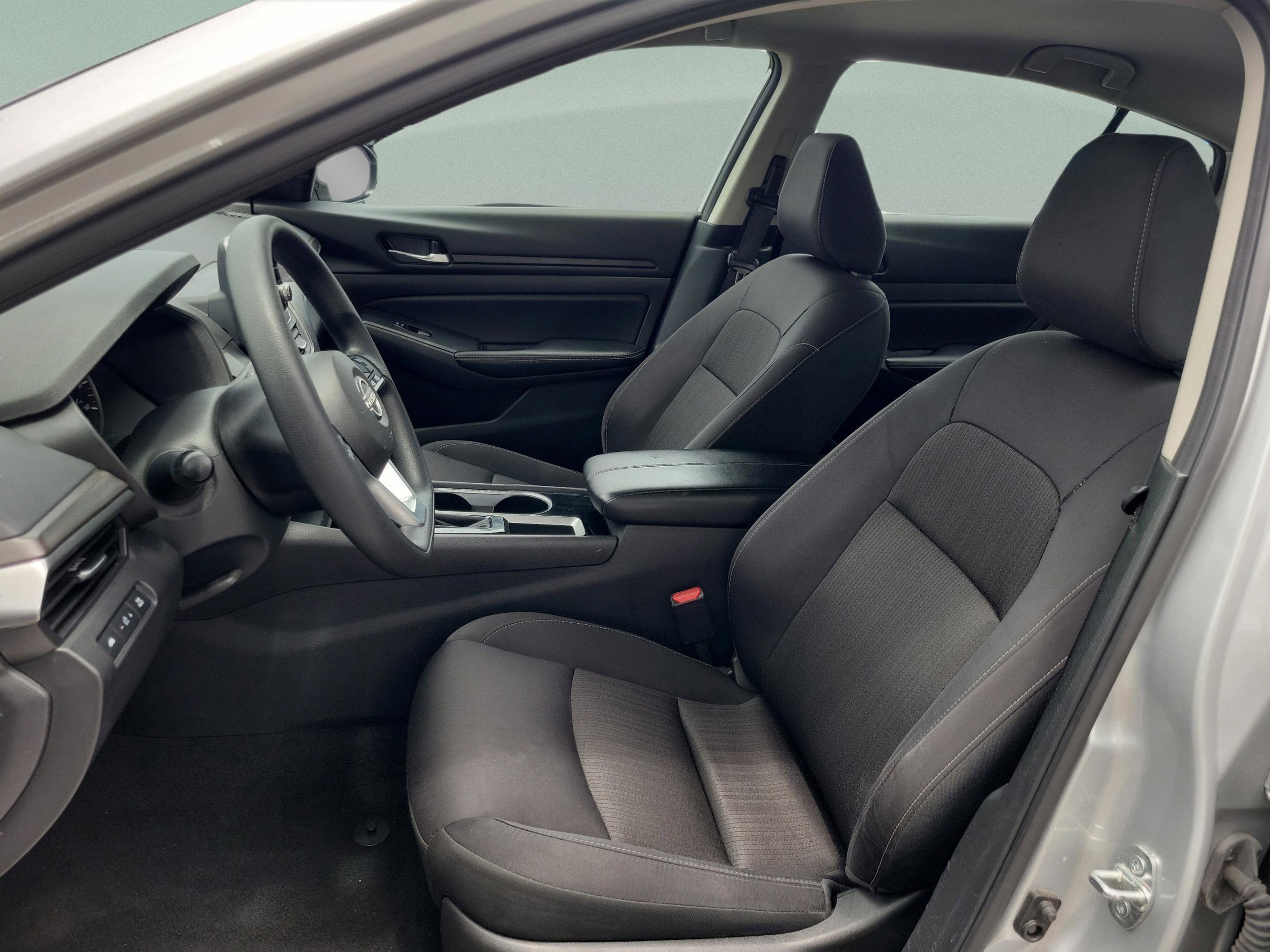Used 2024 Nissan Altima 2.5 SV FWD image 17