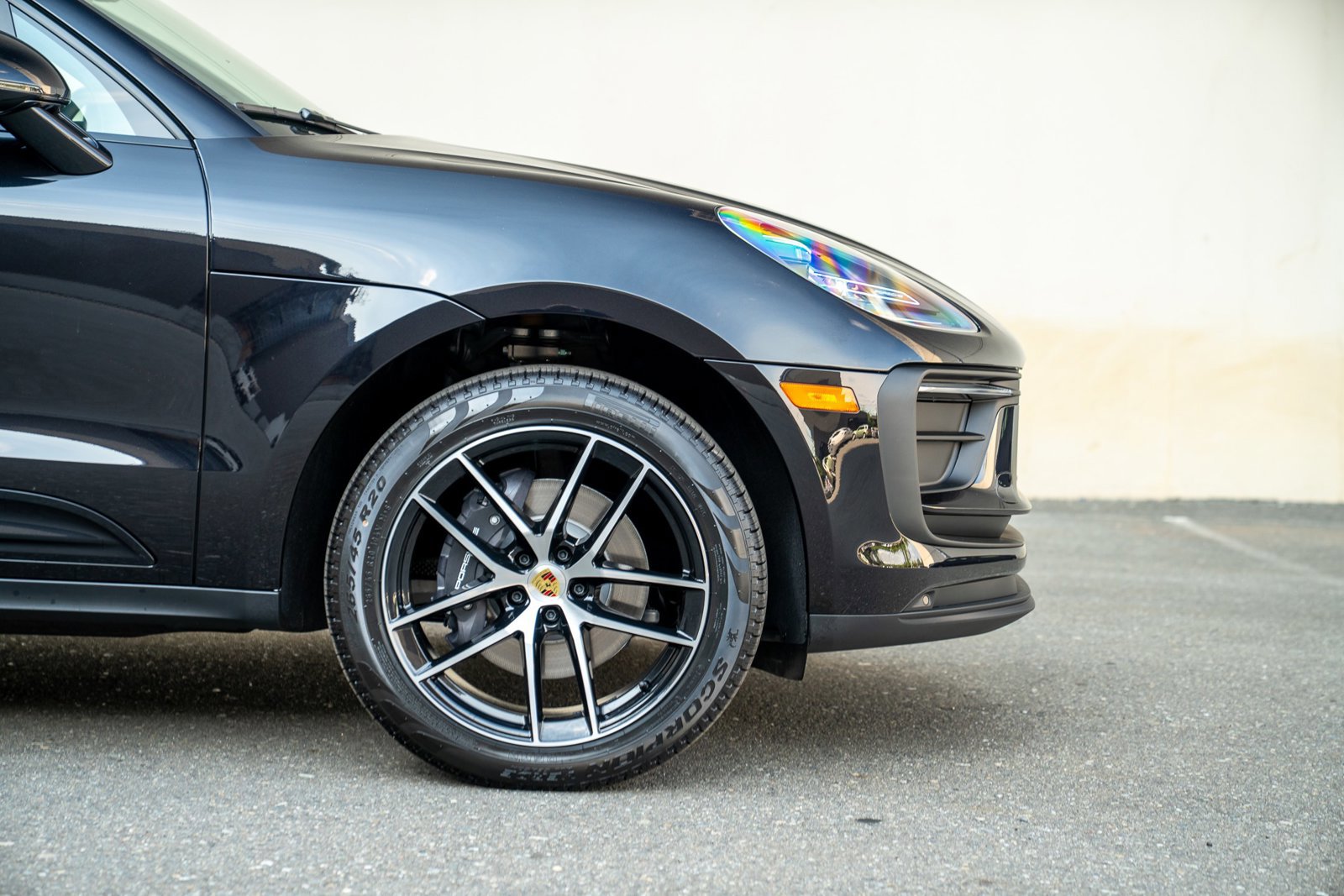 Certified 2025 Porsche Macan AWD/4WD image 9
