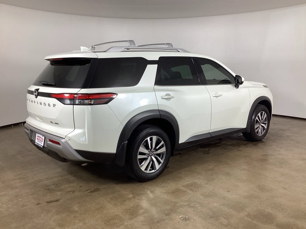 Used 2022 Nissan Pathfinder SL AWD/4WD image 8