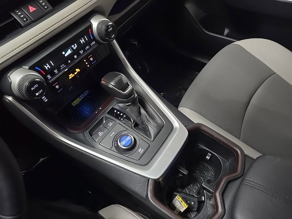 Used 2024 Toyota RAV4 Limited w/ Advanced Technology Package image 27