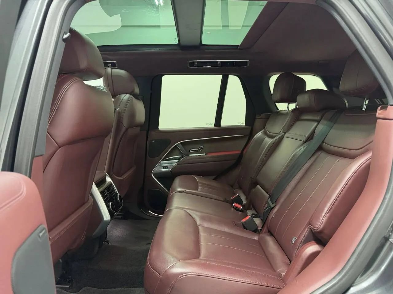 Used 2024 Land Rover Range Rover SE AWD/4WD image 16