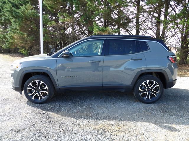 Used 2022 Jeep Compass Limited image 2