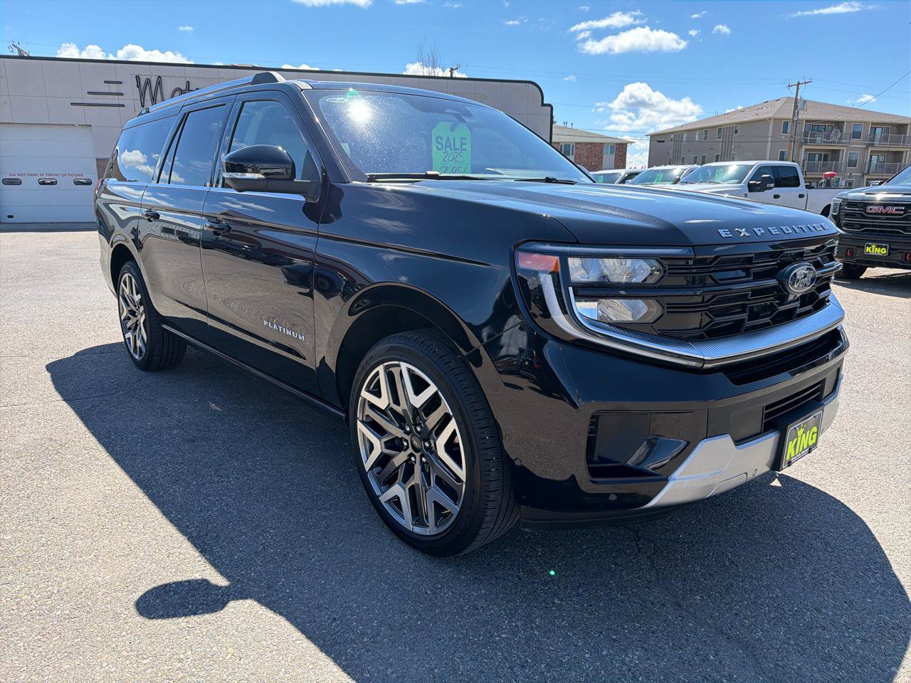 Used 2025 Ford Expedition Max Platinum w/ Platinum Ultimate Package AWD/4WD image 2