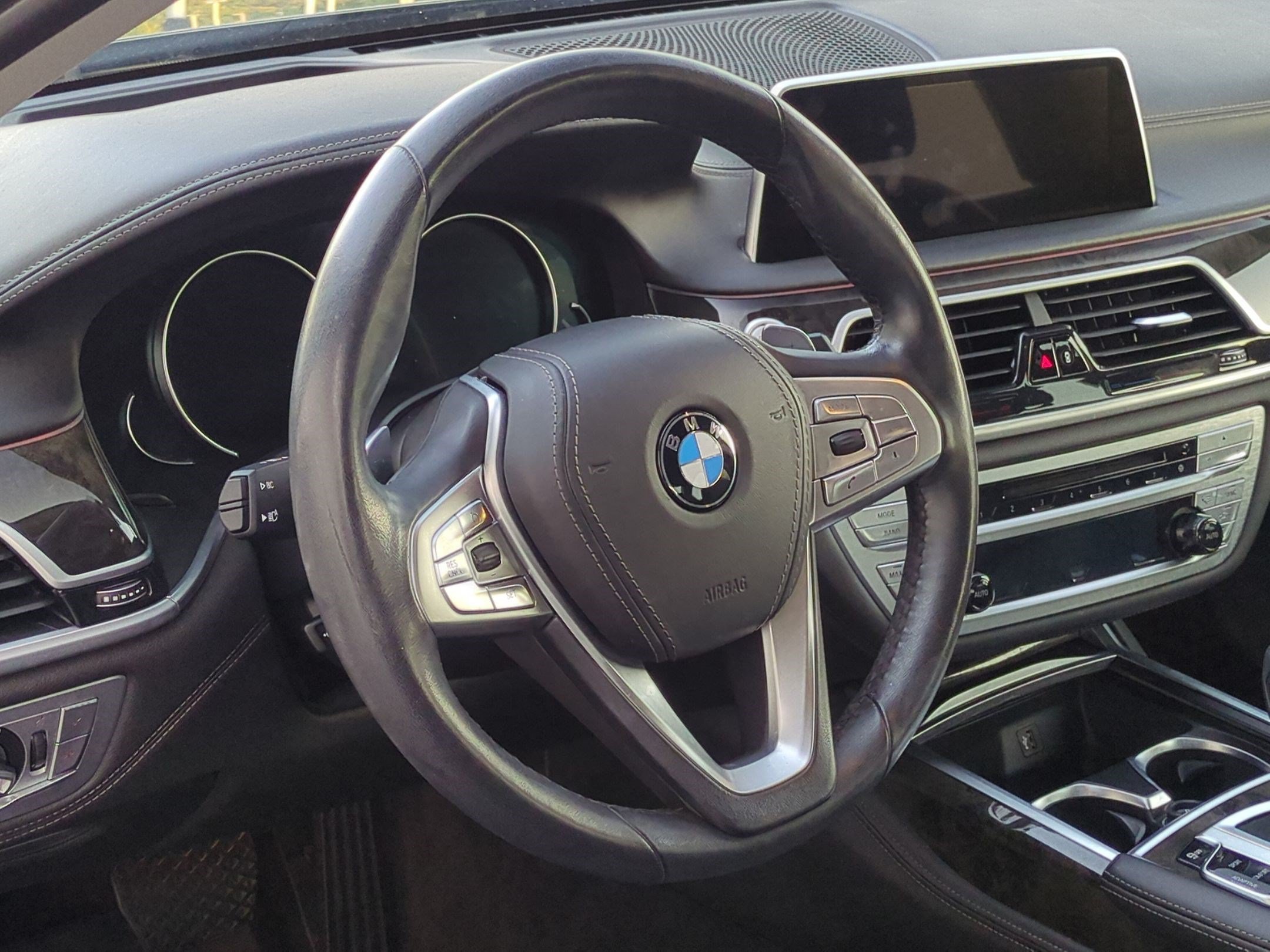 Used 2018 BMW 750i RWD image 18