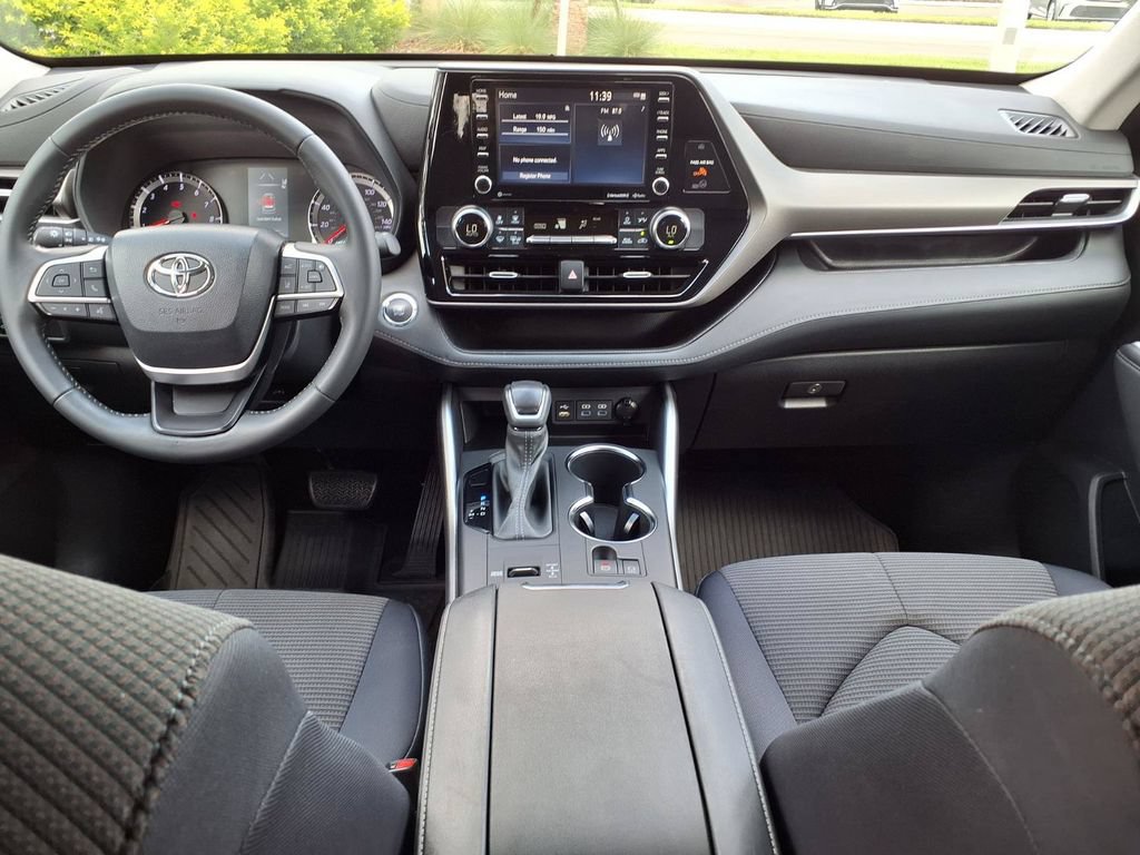 Used 2022 Toyota Highlander LE FWD image 18