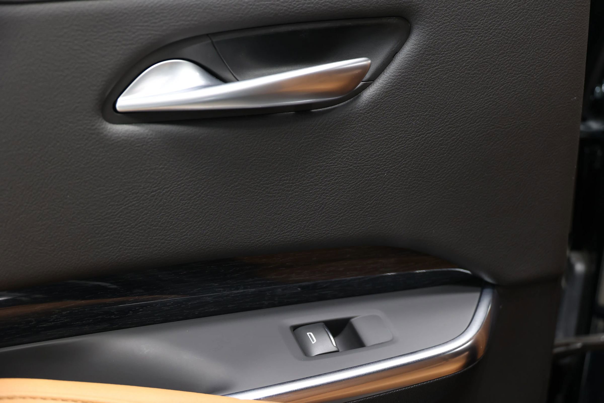 Used 2024 Cadillac XT4 Premium Luxury image 38