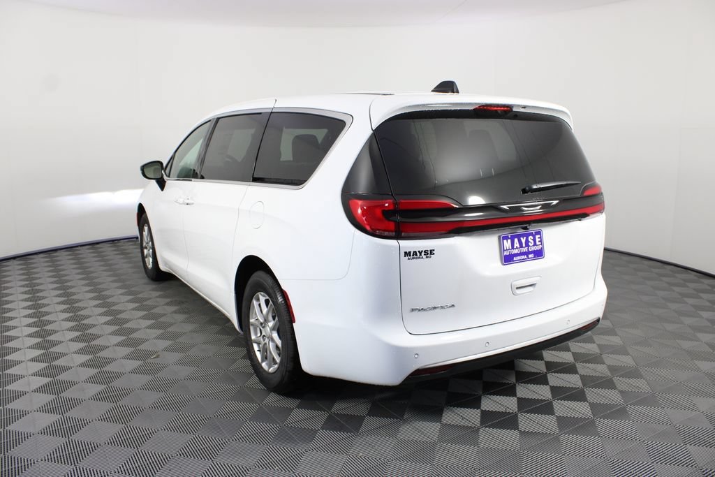 New 2027 Chrysler Pacifica Select FWD image 24