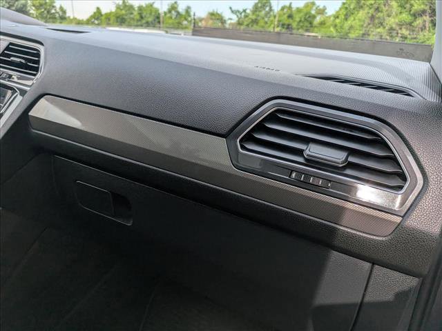 Used 2023 Volkswagen Tiguan SE w/ Panoramic Sunroof Package FWD image 12