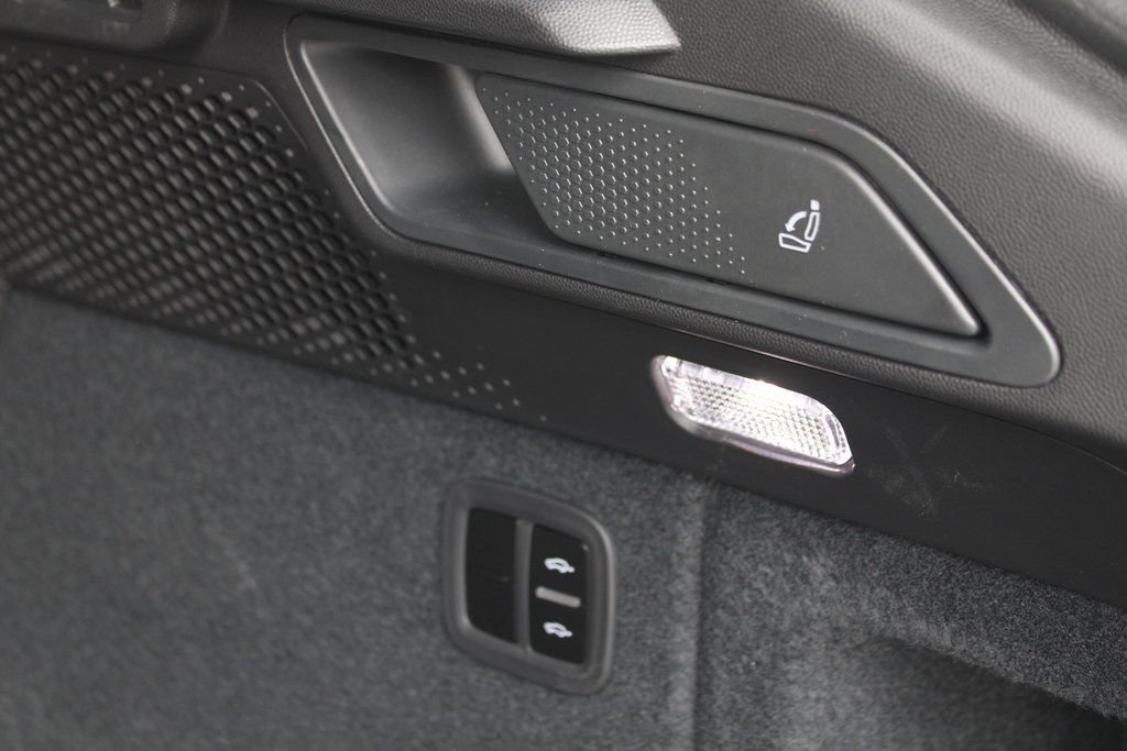 Certified 2024 Porsche Macan 4 Electric image 32