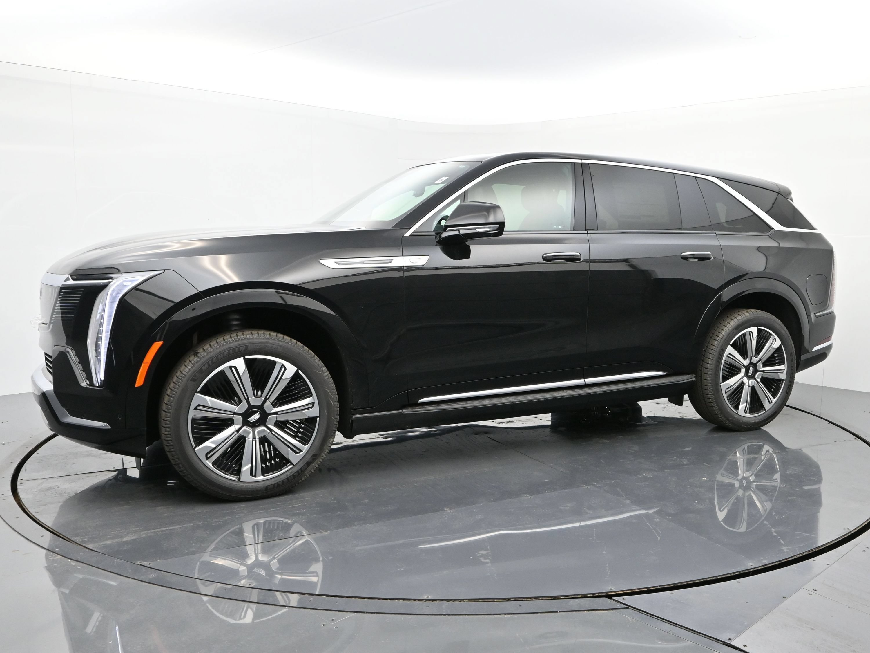New 2025 Cadillac Escalade IQ Luxury 2 AWD/4WD image 2