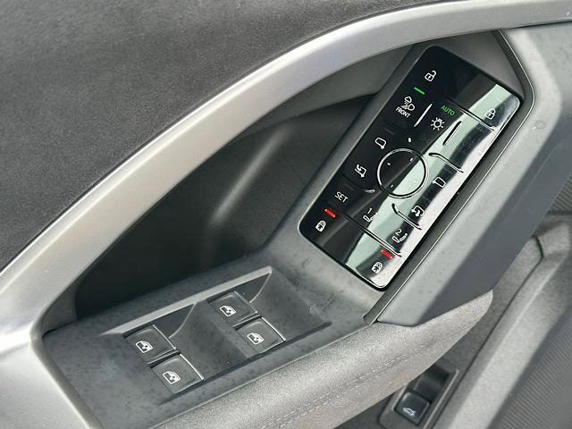 Used 2025 Audi SQ5 Prestige w/ Prestige Package image 17