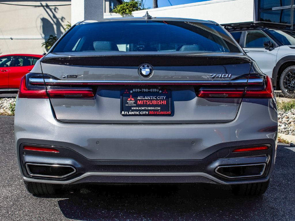 Used 2022 BMW 740i xDrive w/ M Sport Package AWD/4WD image 5