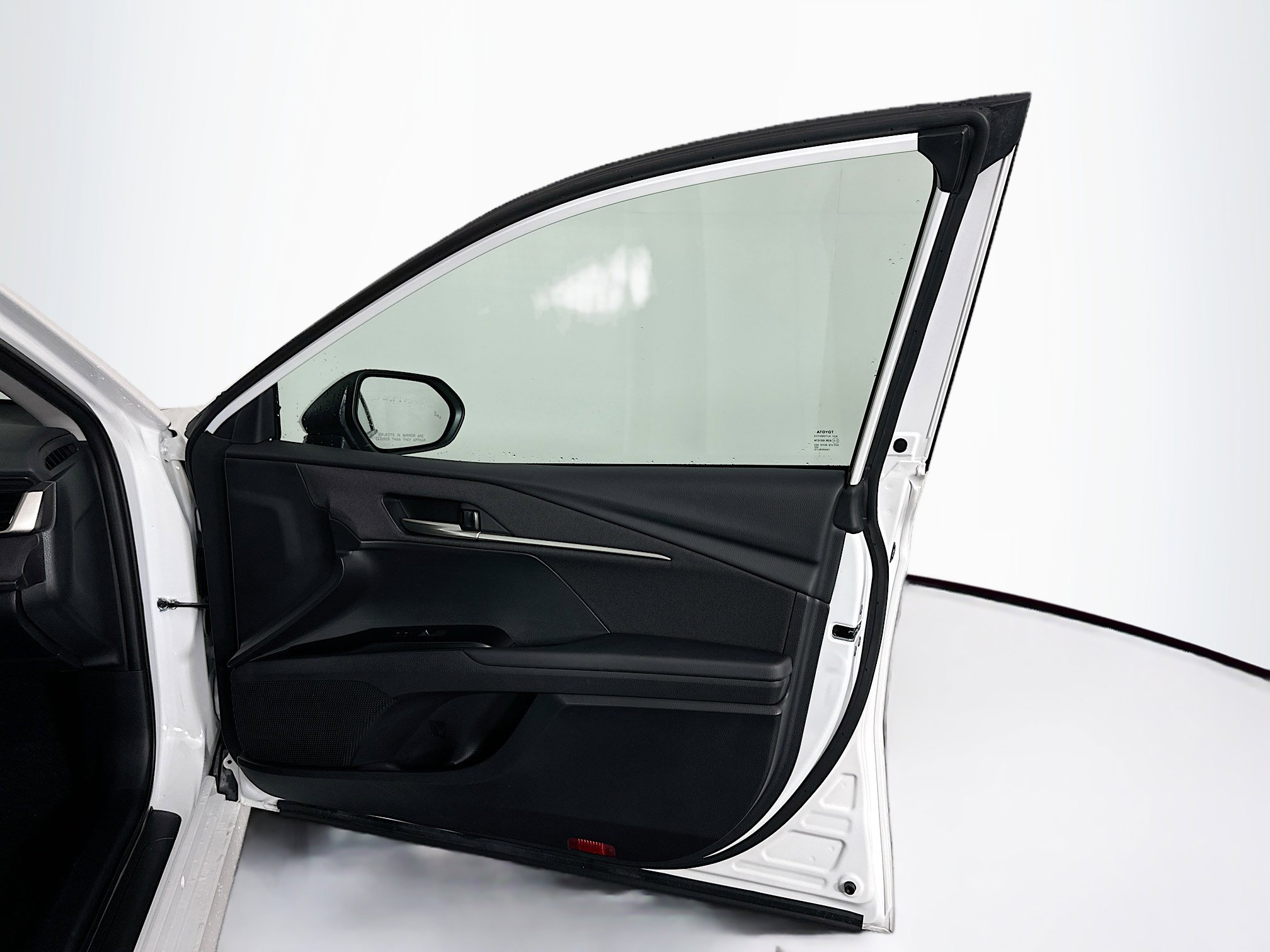 Used 2025 Toyota Camry LE image 32