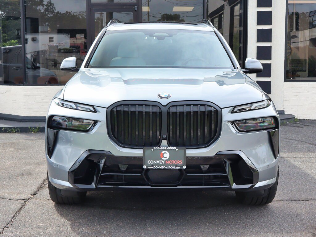 Used 2025 BMW X7 xDrive40i w/ M Sport Package AWD/4WD image 3