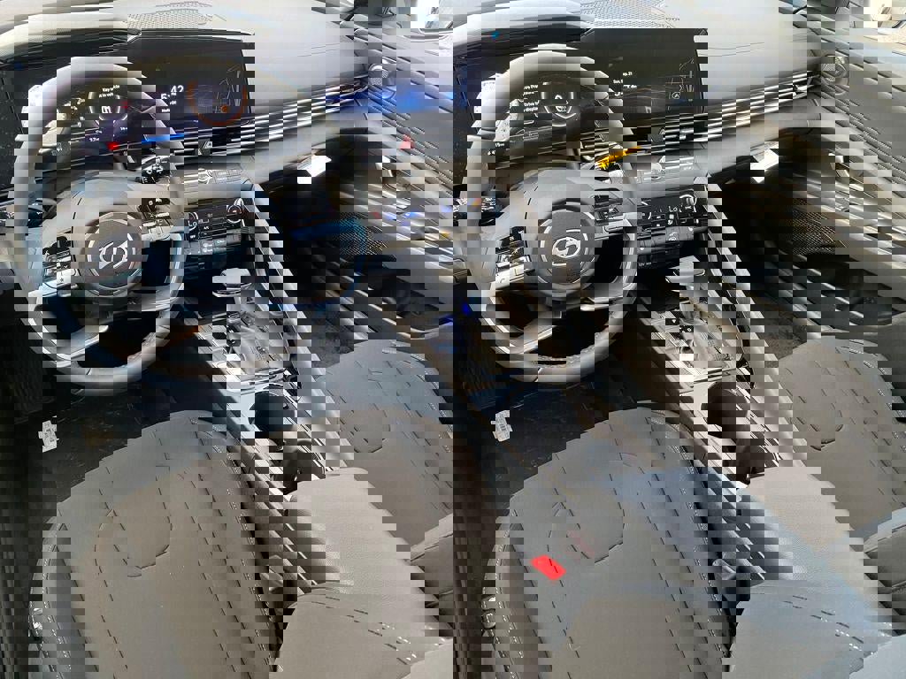 New 2025 Hyundai Elantra SEL image 12