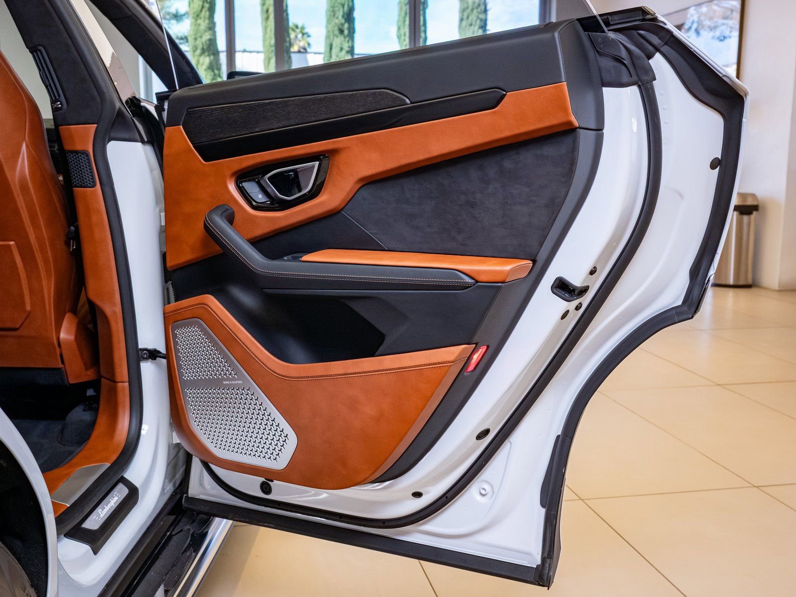 Used 2022 Lamborghini Urus image 30