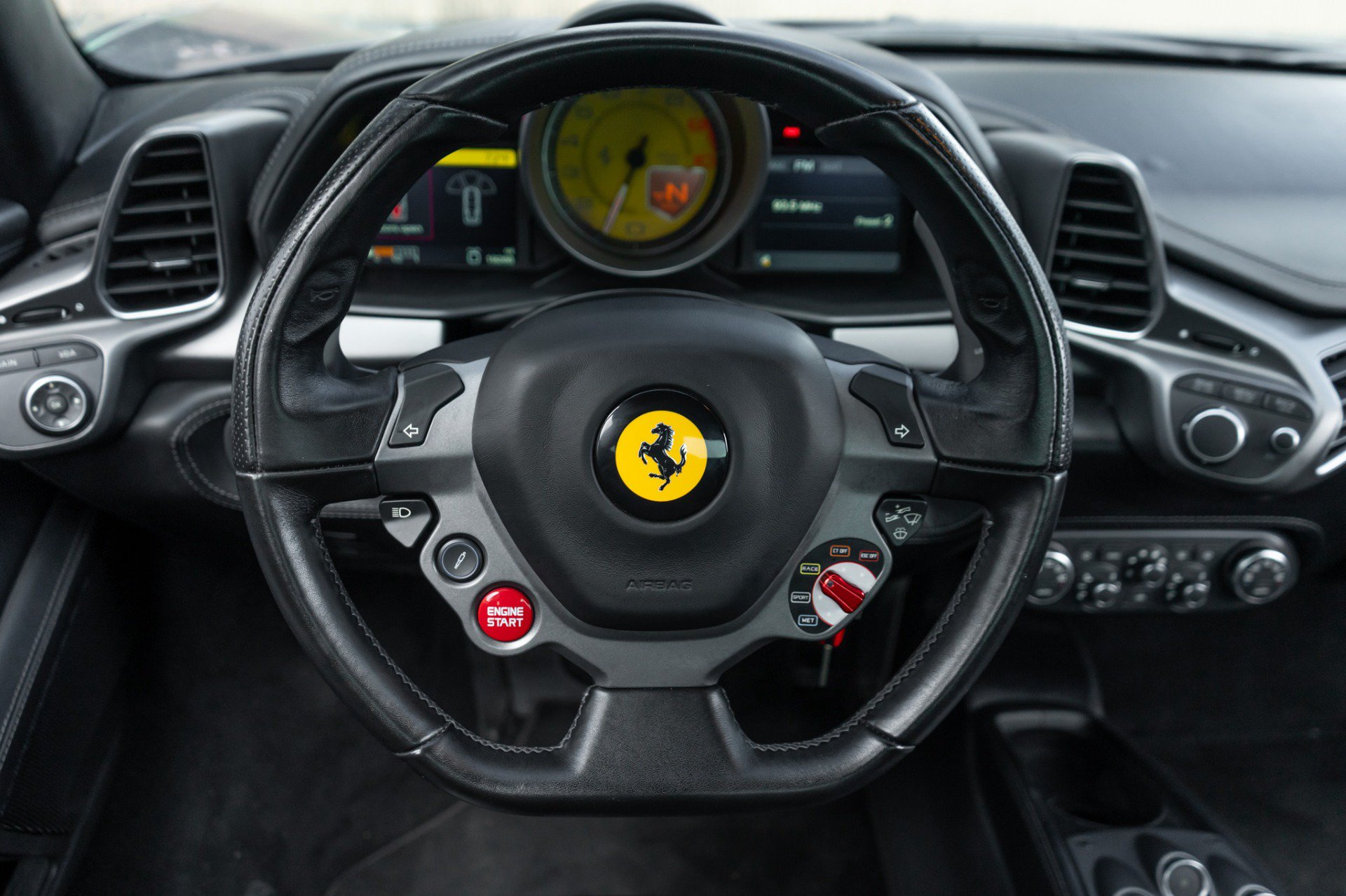 Used 2013 Ferrari 458 Italia Coupe RWD image 10