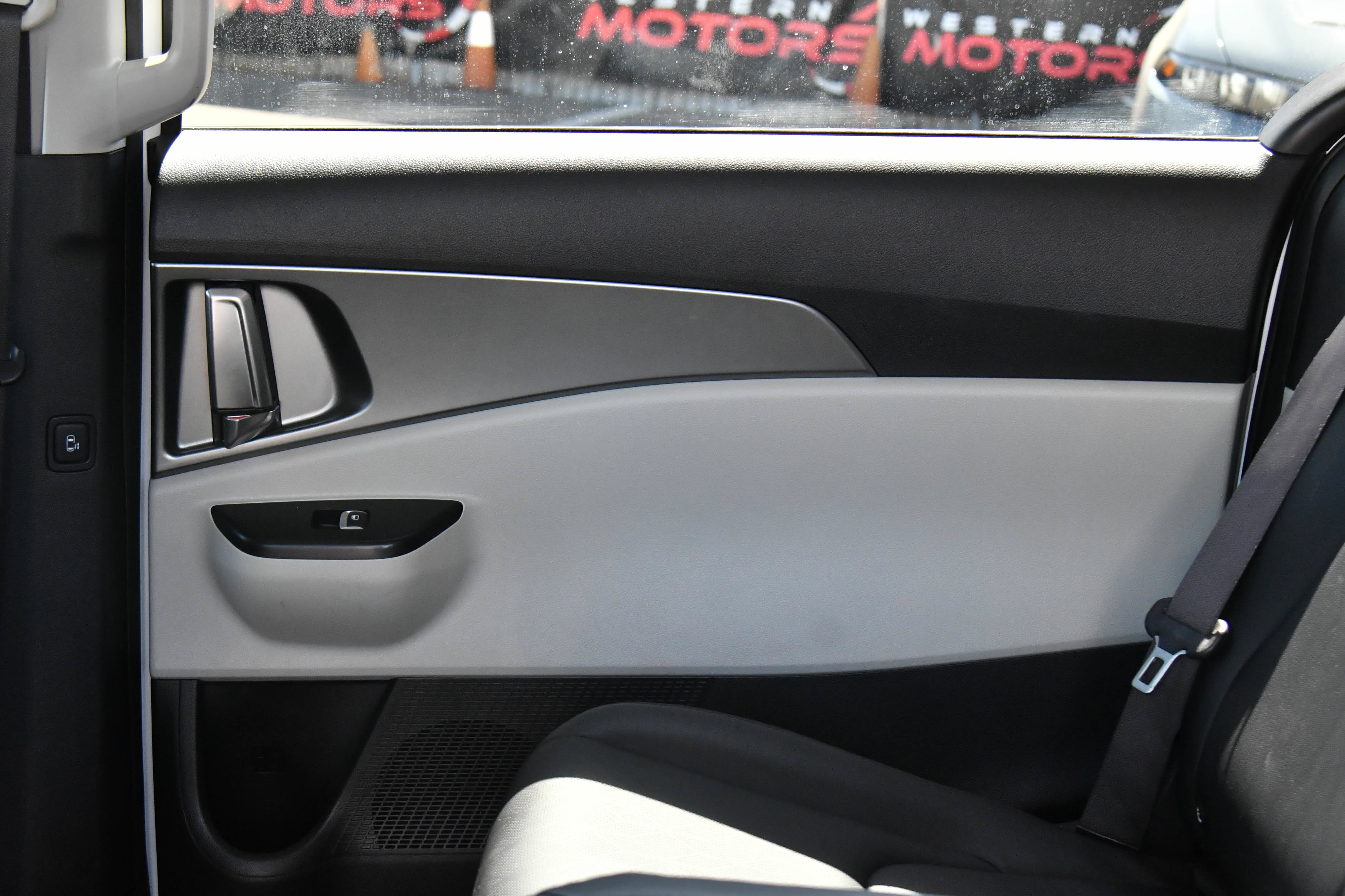 Used 2023 Kia Carnival LX FWD image 36