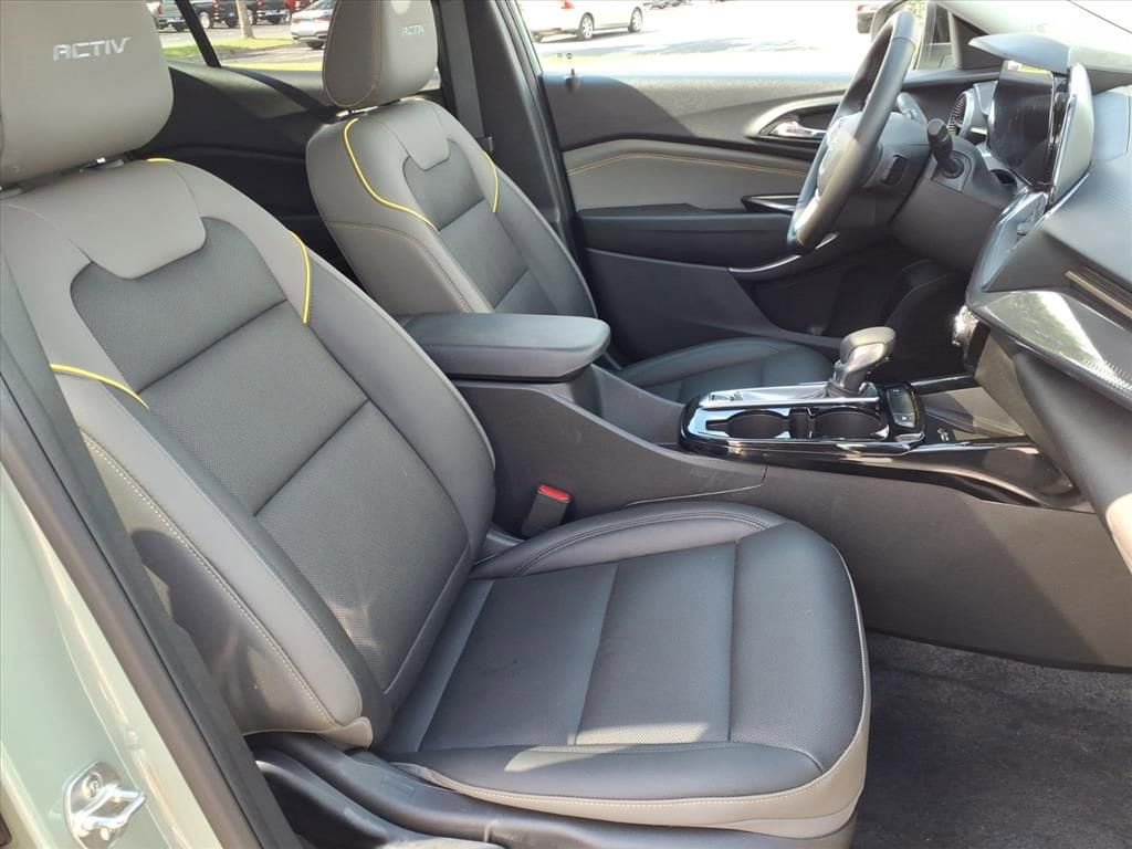 Used 2024 Chevrolet Trax ACTIV w/ Sunroof Package FWD image 23