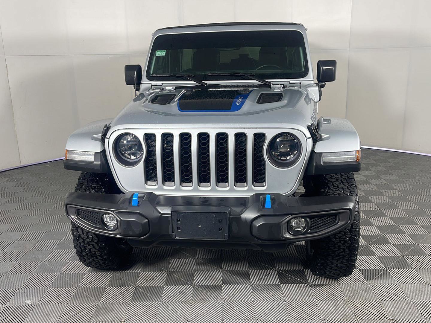 Used 2023 Jeep Wrangler Unlimited Rubicon 4xe w/ Cold Weather Group AWD/4WD image 3