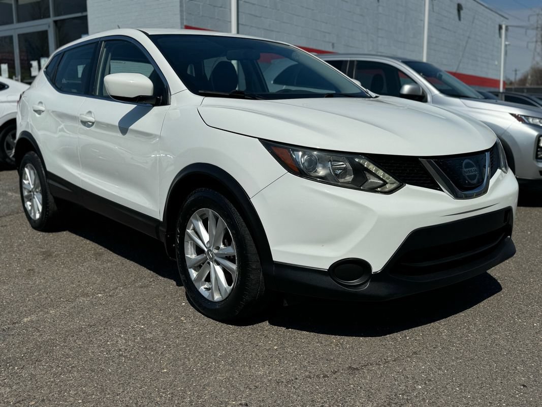 Used 2017 Nissan Rogue Sport S w/ S Appearance Package AWD/4WD image 3